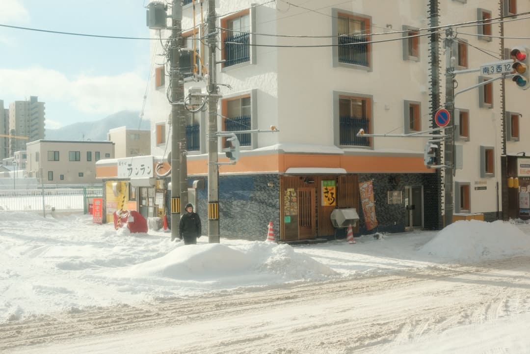 青平：运用AI东西要守住国家安全底线
